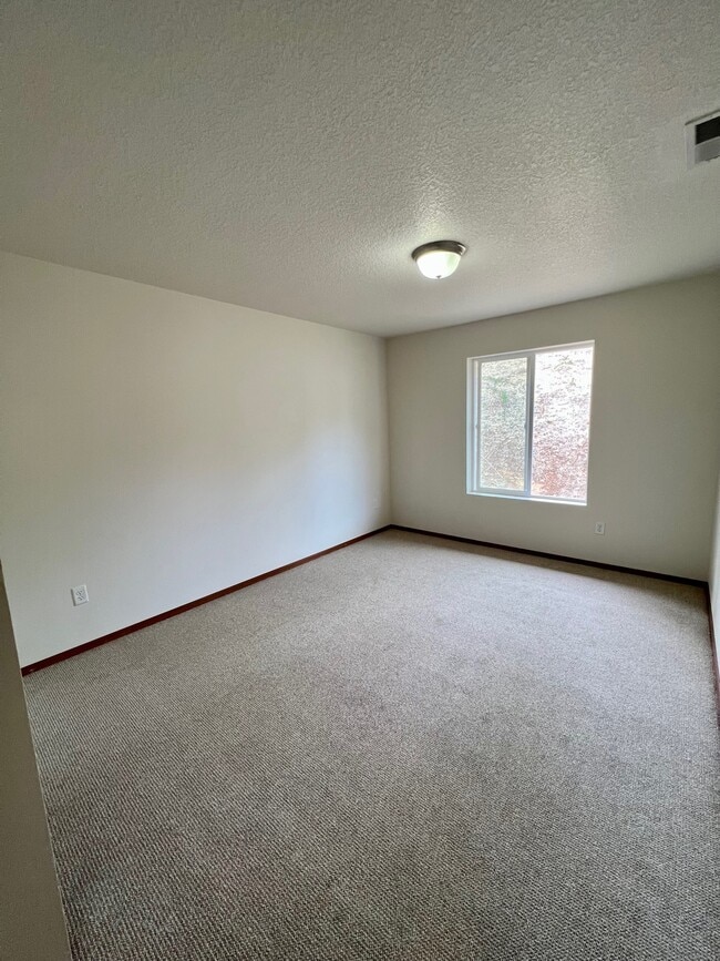 Building Photo - 293 Sowell Dr