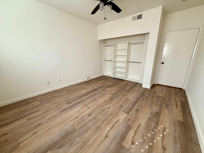 Building Photo - Updated 3-Bedroom Tri-Level Condo w/Bonus Room, Laundry & Garage in Prime Chatsworth!