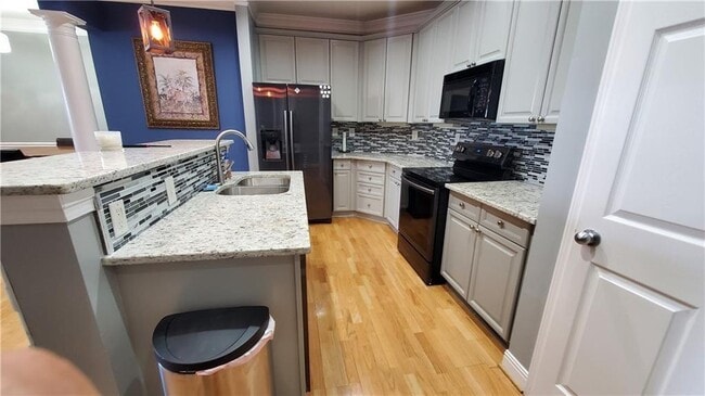 Building Photo - 1307 Stratford Commons