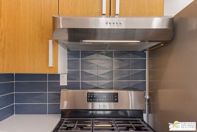 Building Photo - 22900 S Palm Canyon Dr