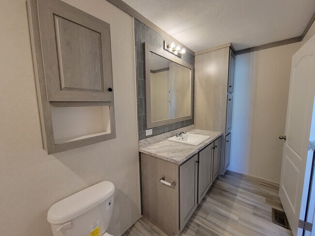 Building Photo - 327 Utah Ct