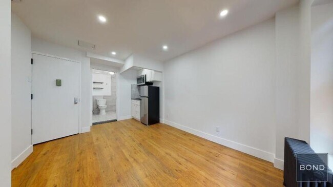 Building Photo - 0 bedroom in Manhattan NY 10003