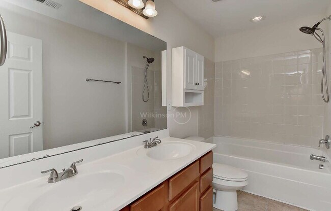Building Photo - Beautiful 3,409 sqft 5-bedroom 3-bath Exec...