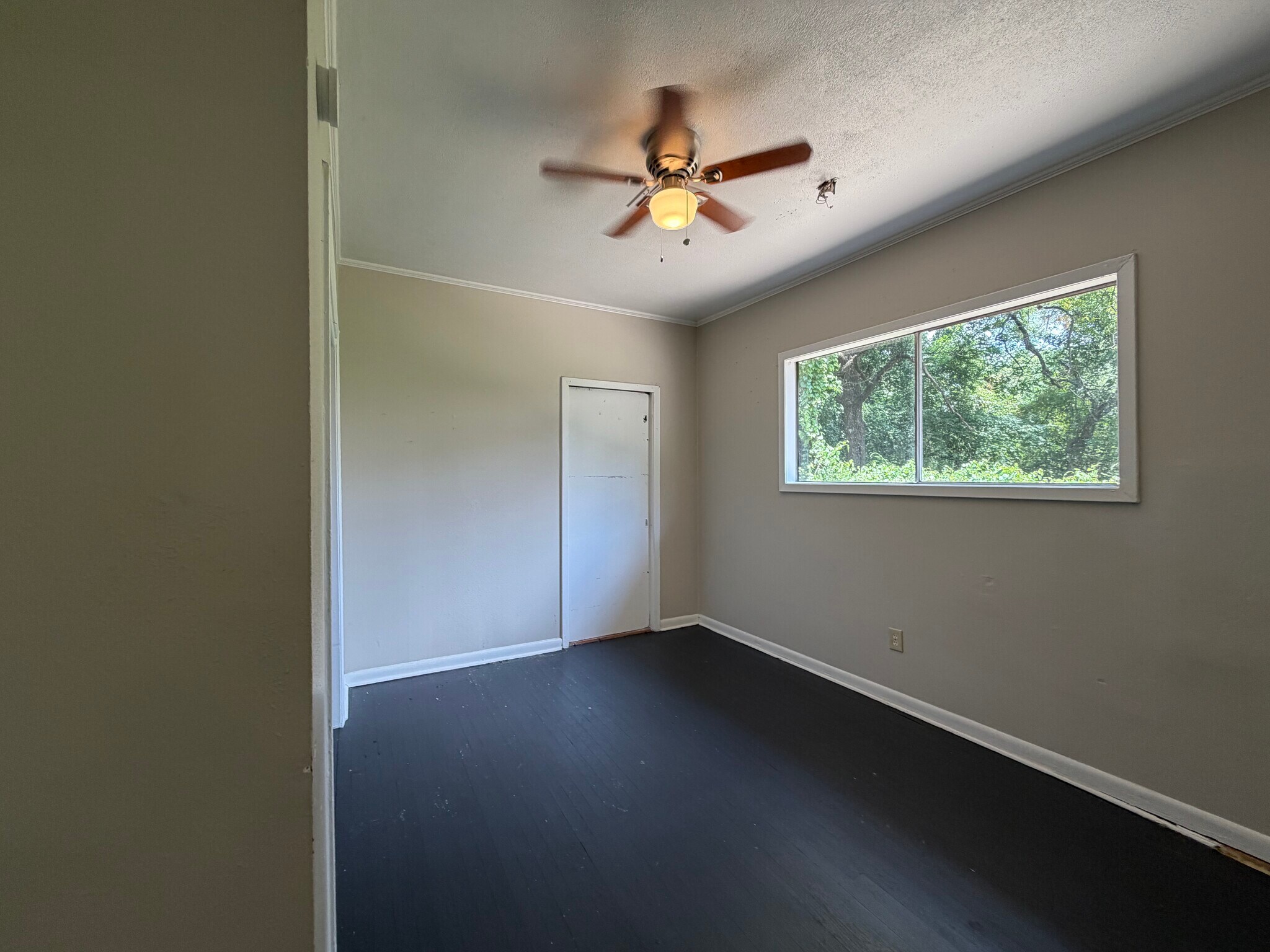 Building Photo - 300 Mitchell Ln