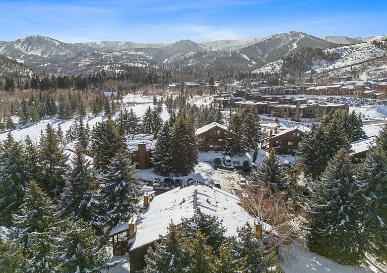 Building Photo - 2025 Canyons Resort Dr