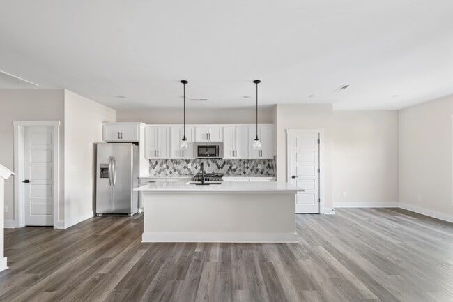 Building Photo - 634 Herlong Ave