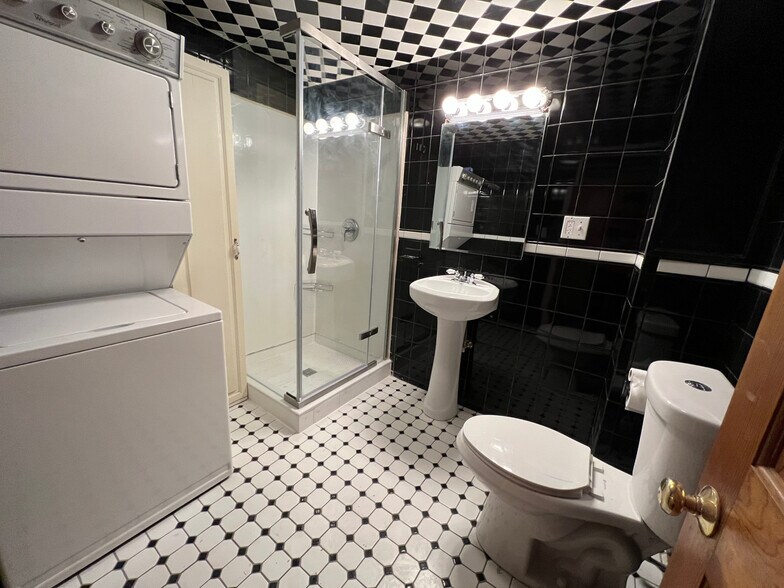 Building Photo - 27 Lexington St