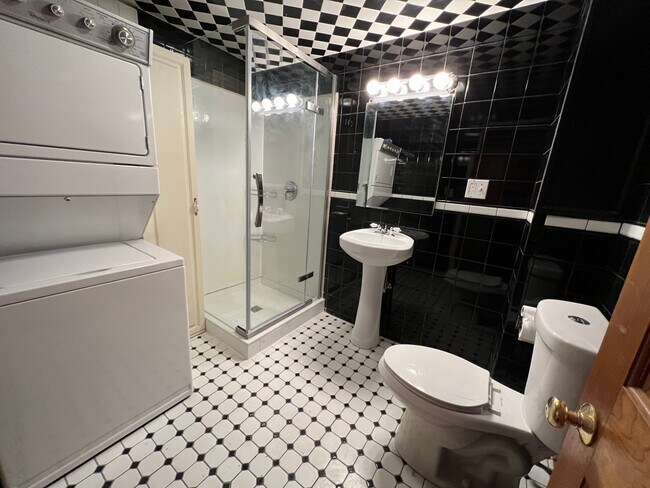 Building Photo - 27 Lexington St