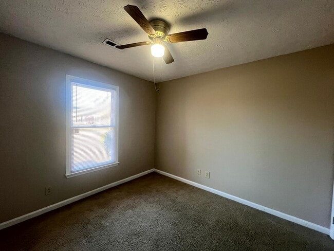 Building Photo - 2857 Chillingworth Dr