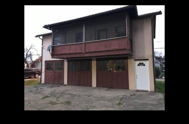 Primary Photo - 409 1/2 Tennessee Ave