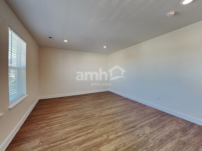 Building Photo - 2308 E Tumbleweed Rd