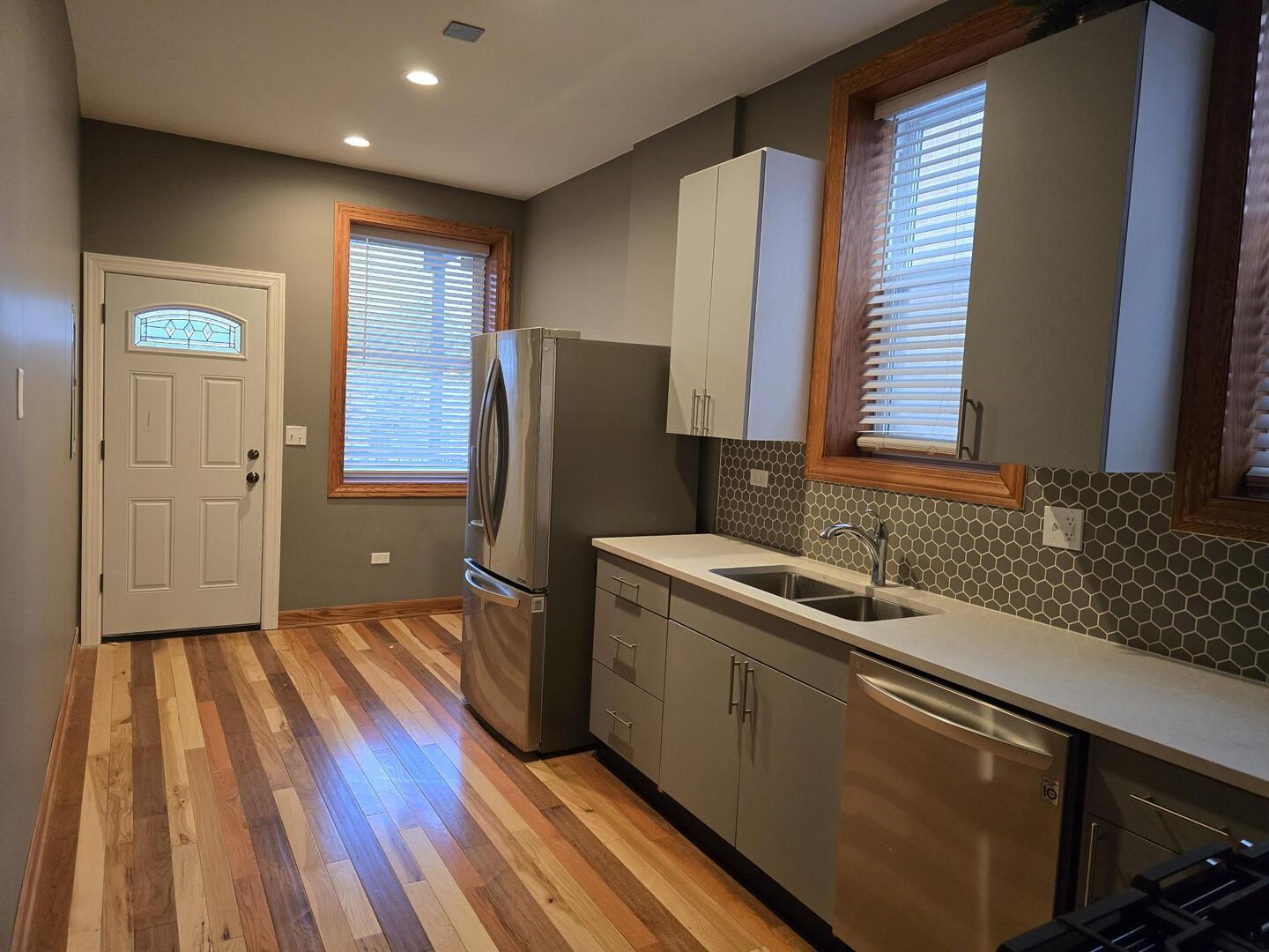 Building Photo - 4414 N Clark St