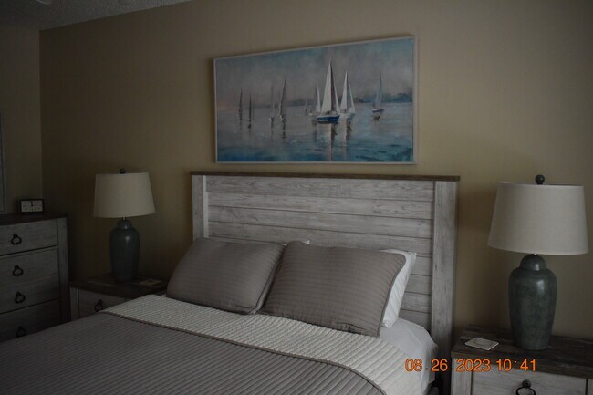 Upstairs Bedroom (Queen) - 3126 Station Ct