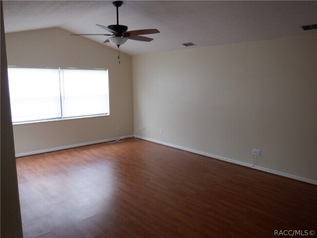 Building Photo - 335 E Falconry Ct