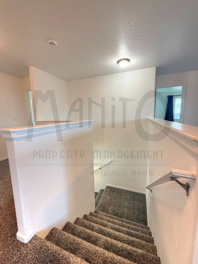 Building Photo - Spacious Airway Heights Home