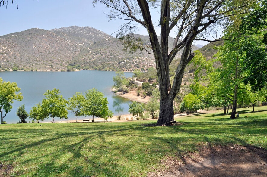 Lake Poway less than 4 miles away - 13941 Midland Rd