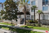 Building Photo - 6400 Crescent Prk E