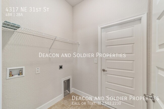 Building Photo - 4317 NE 31st St