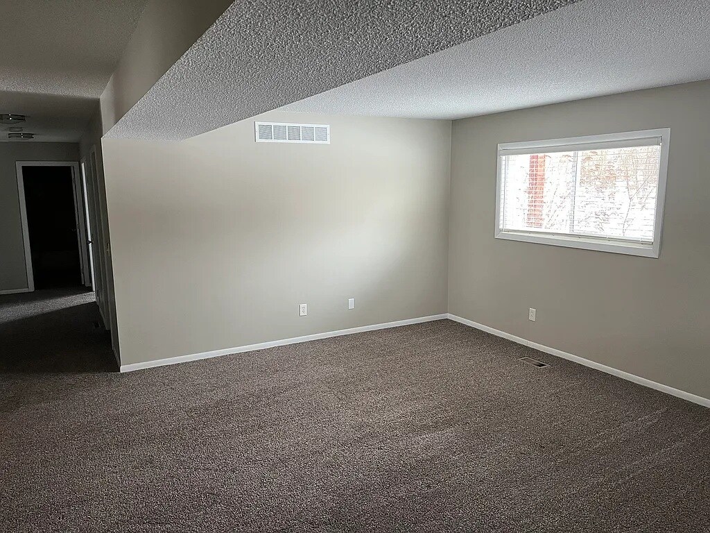 Building Photo - 209 Heidi Ct