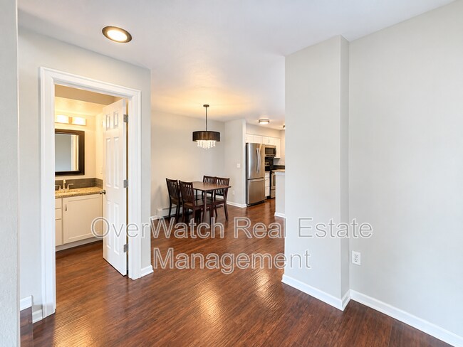 Building Photo - 3230 Montclaire Ct
