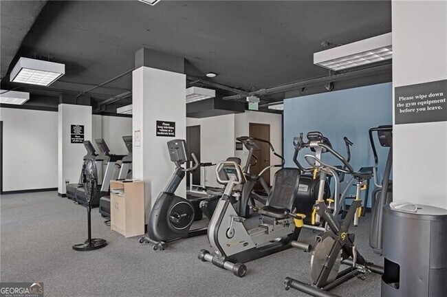 Building Photo - 2575 Peachtree Rd NE