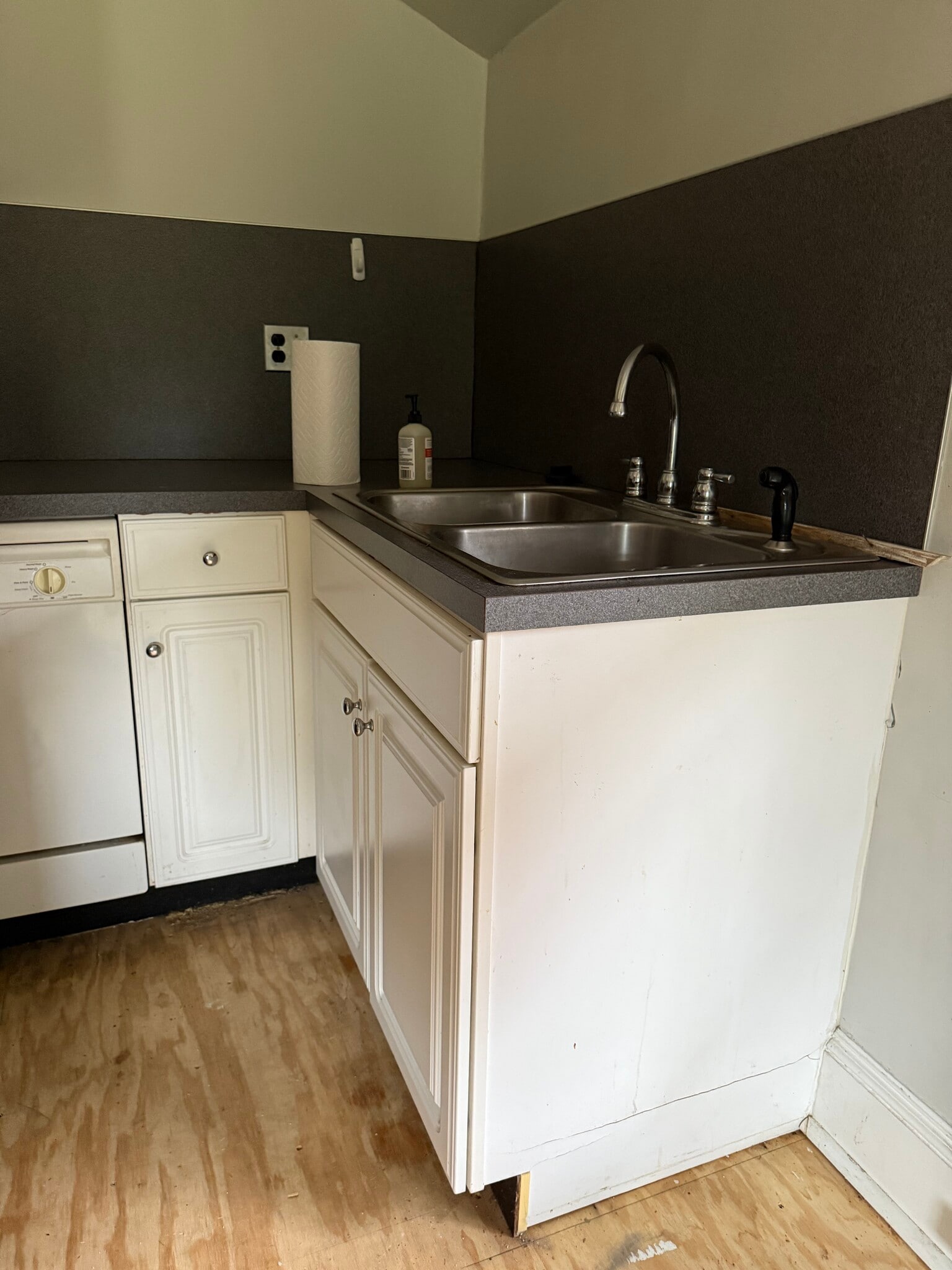 Kitchen - 862 Main St