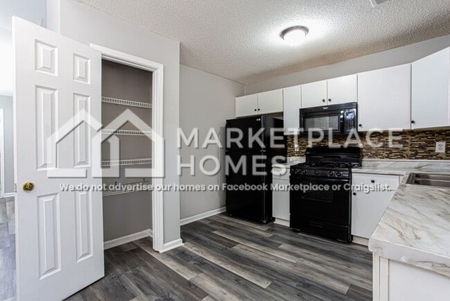 Building Photo - 832 Asbury Way