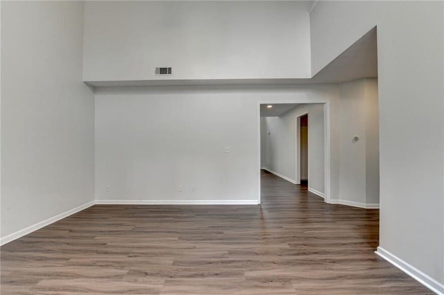 Building Photo - 6670 Island Pointe Dr