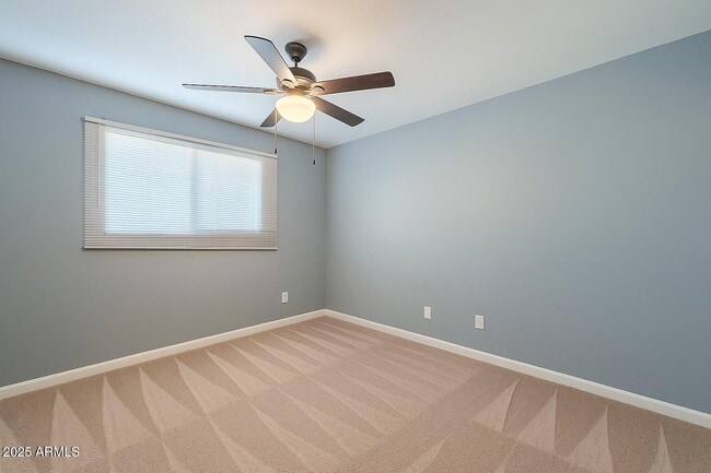 Building Photo - 3236 S Kenwood Ln