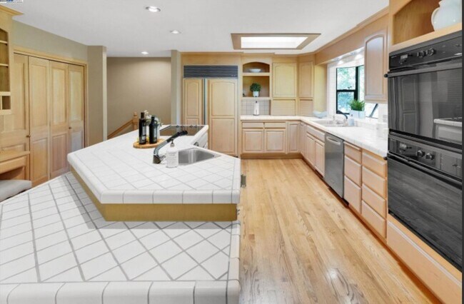 Building Photo - Beautiful and Quiet 3 bedroom 3 bath home ...