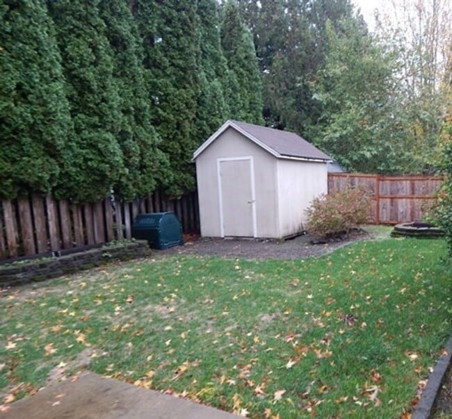 Building Photo - 3Bd/2Ba Single Story House - Available to ...