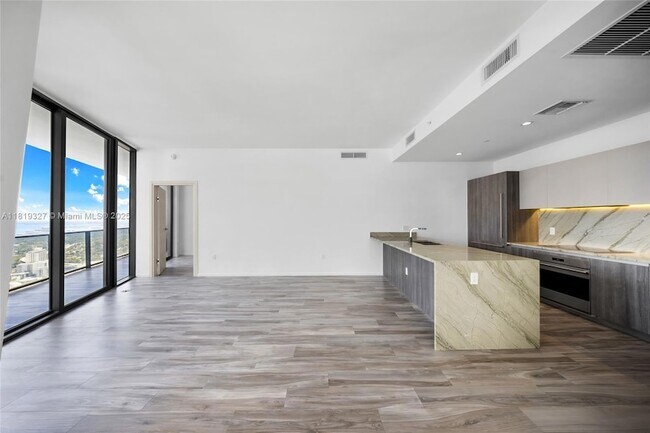 Building Photo - 801 S Miami Ave