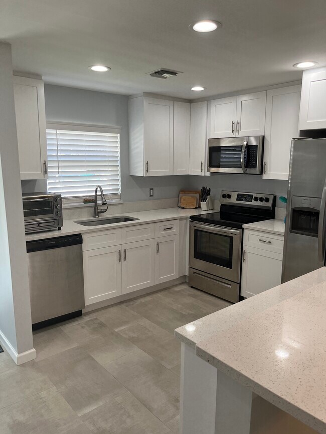 Building Photo - 401 SW Natura Ave