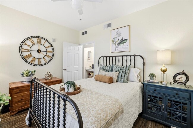 Building Photo - 2801 Chancellorsville Dr