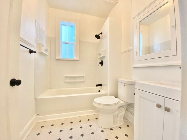 Interior Photo - Buena Vista