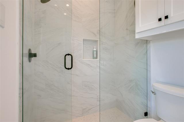 Building Photo - 6039 Lewis St