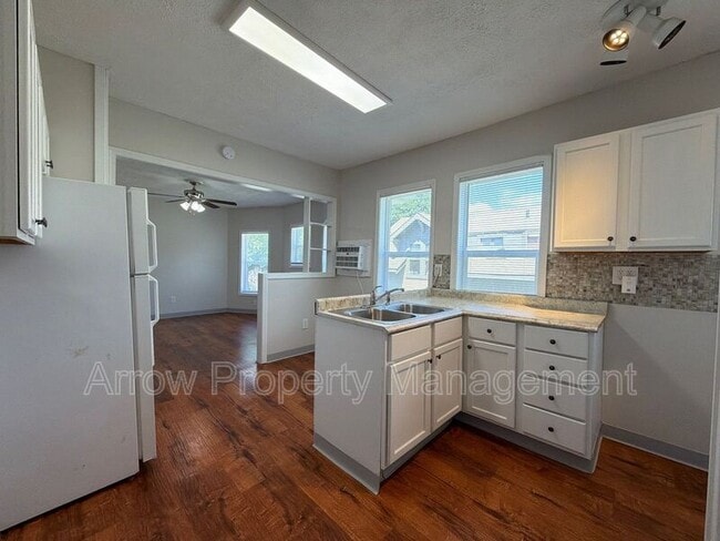 Building Photo - 1215 Peach St