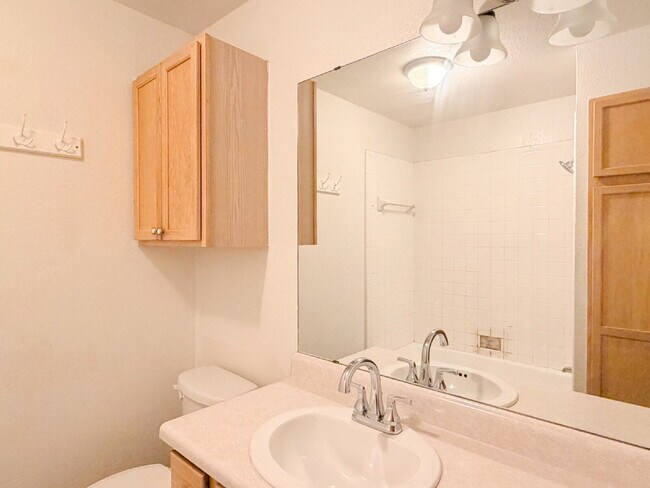 Building Photo - 3 Bedroom, 2 Bath Home in Cleburne, TX!
