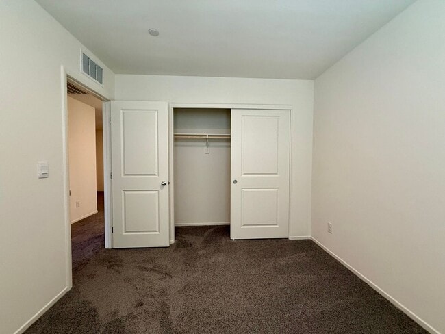 Building Photo - BRAND NEW 3 BED 2.5 BATH 2 CAR GARAGE TOWN...