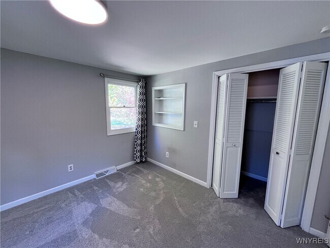 Building Photo - 306 Randwood Dr