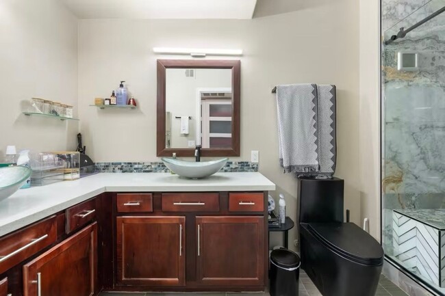 Building Photo - Charming 2BR Condo in Scottsdale