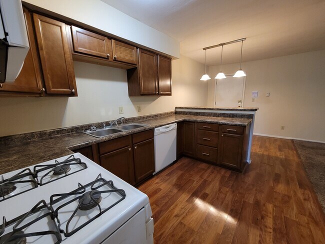 Building Photo - 2069 N Cambridge Ave