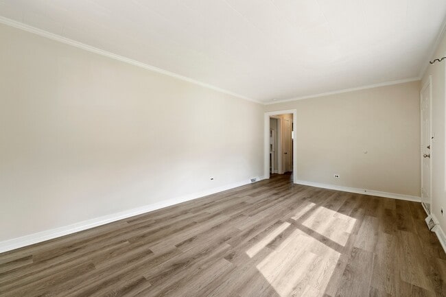 Building Photo - 548 Todd Dr NE