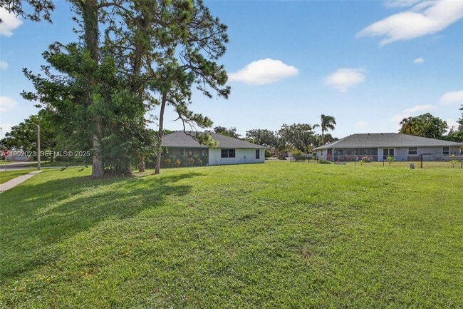 Building Photo - 100 Miramar Ave