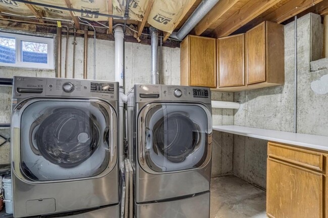 Building Photo - 2860 S Golden Way