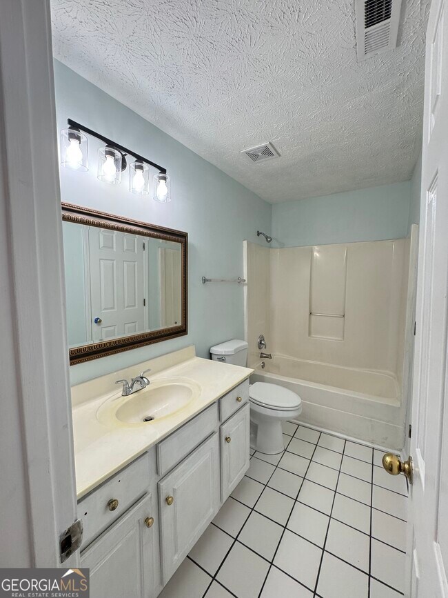 Building Photo - 1009 Chads Ridge