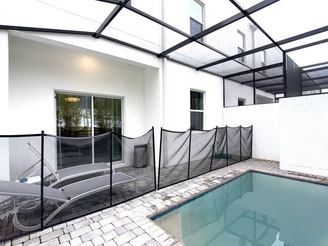 Building Photo - 332 Famagusta Dr