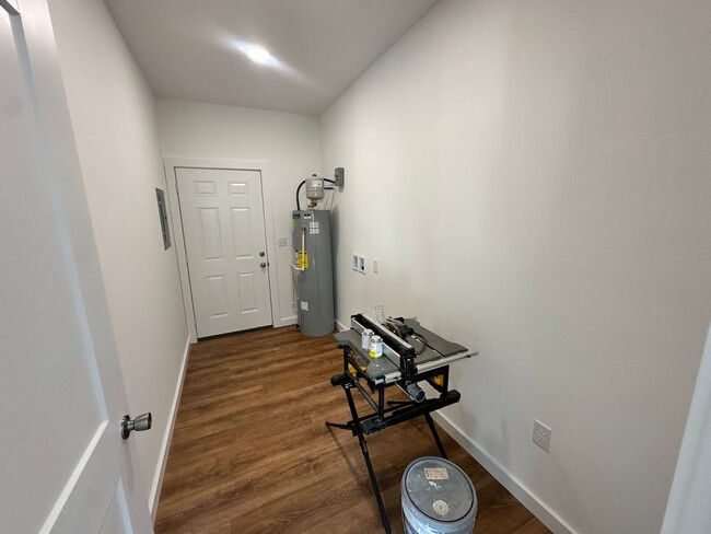 Building Photo - 1 Bedroom, 1 Bath Home.