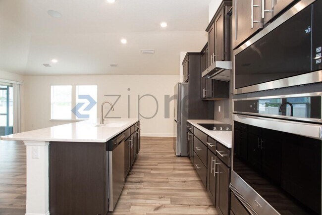 Building Photo - Unit
