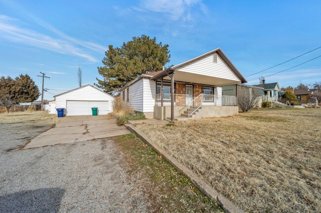 Primary Photo - Spacious 3 Bed, 3 Bath Pet-Friendly Home w...